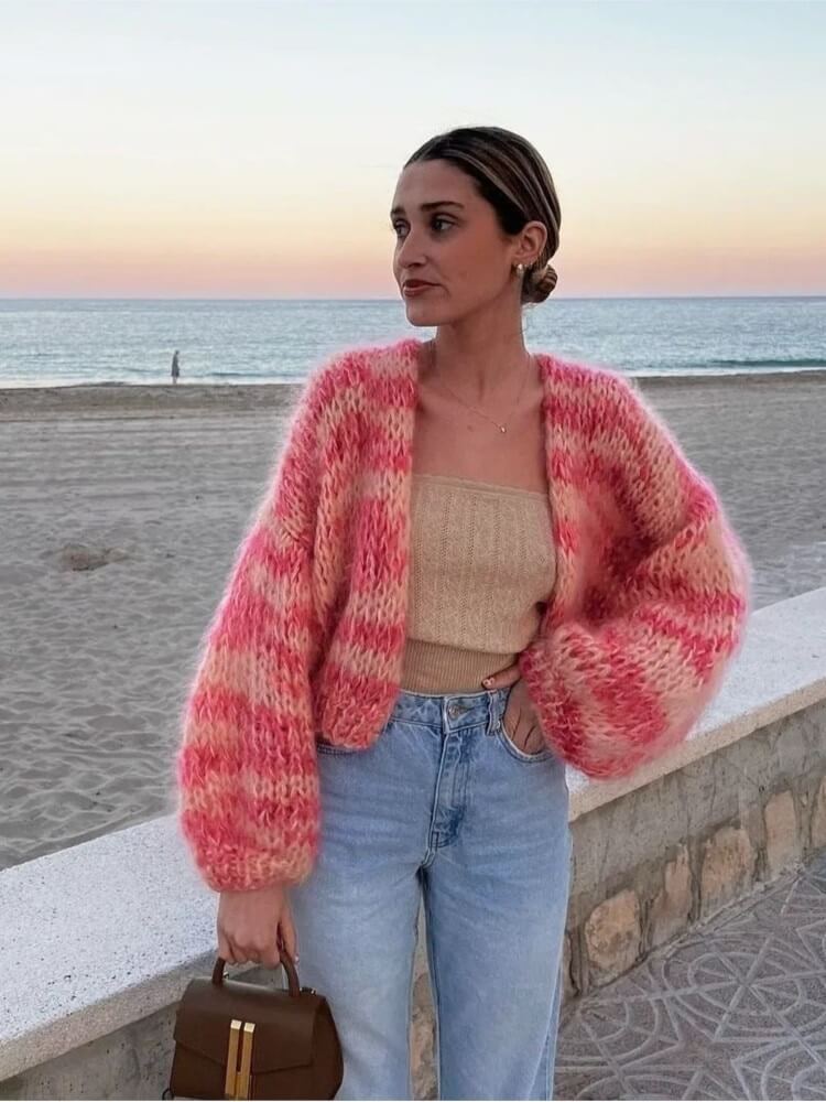 Weiche offene Strickjacke mit Farbakzenten – Produktansicht 4