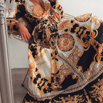 Bequemes Boho-Kleid mit buntem Druck mit Bindegürtel – Produktansicht 9