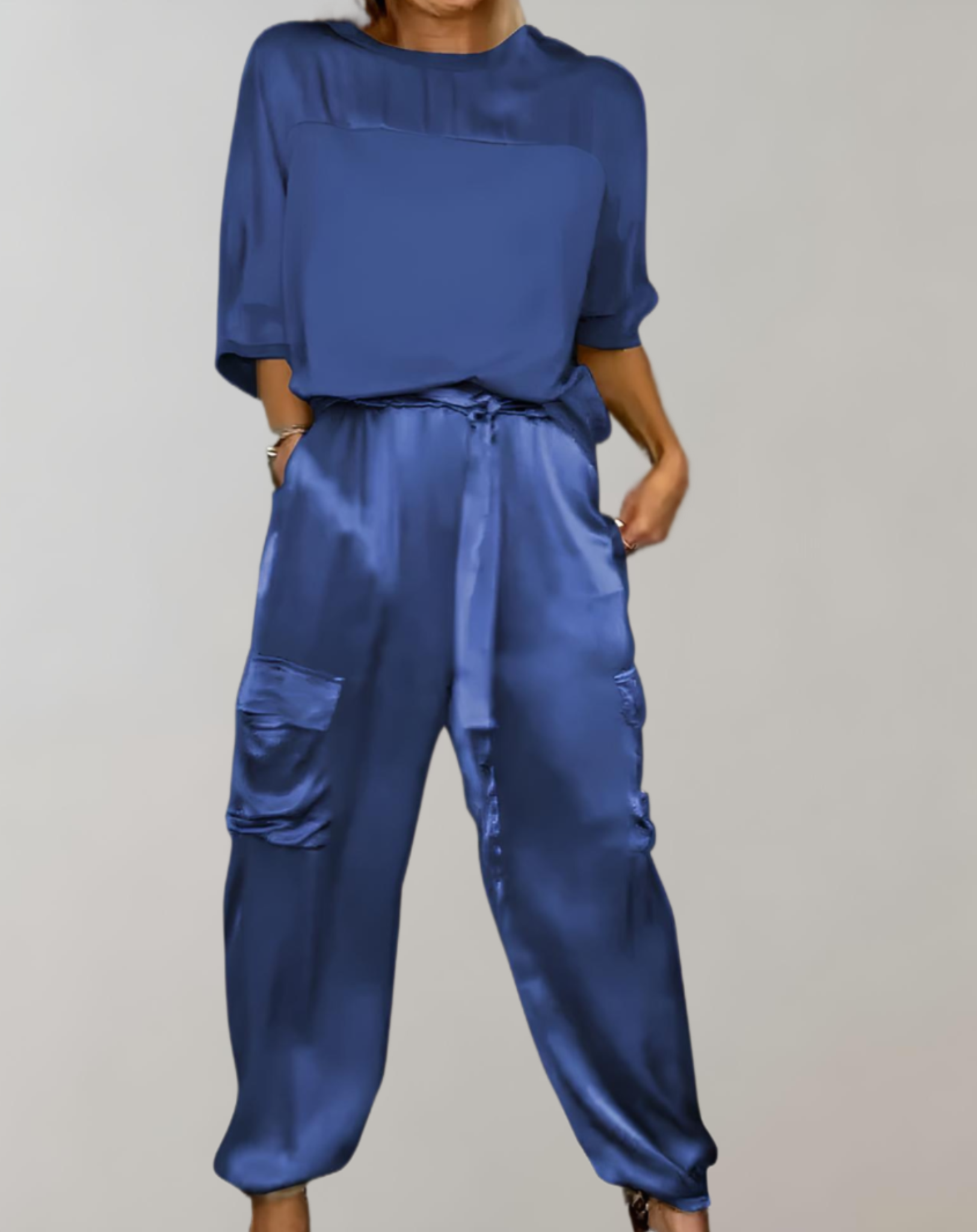 Bequemes zweiteiliges Loungewear-Set mit praktischen Taschen – Produktansicht 12