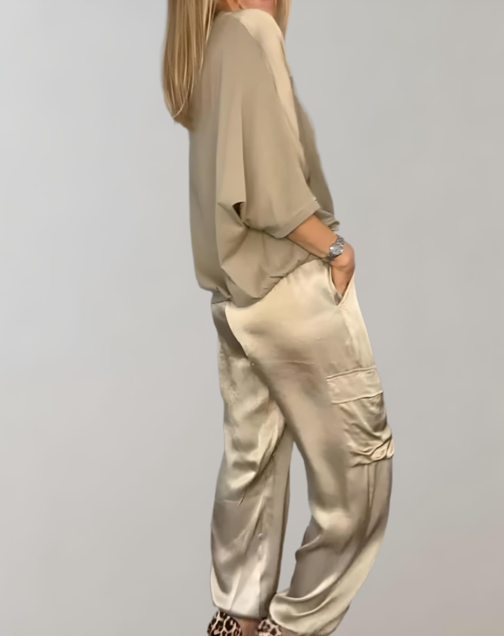Bequemes zweiteiliges Loungewear-Set mit praktischen Taschen – Produktansicht 2