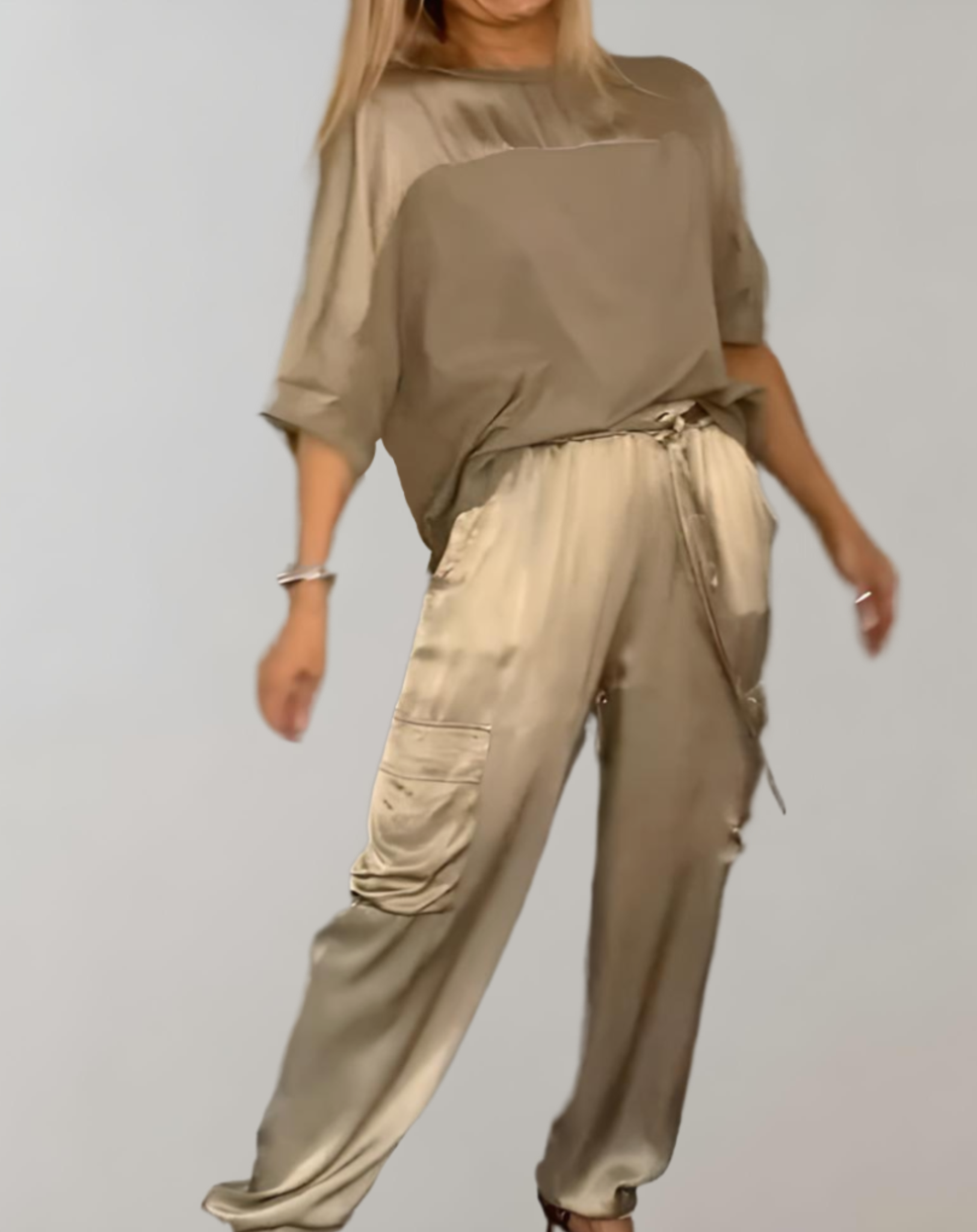 Bequemes zweiteiliges Loungewear-Set mit praktischen Taschen – Produktansicht 3