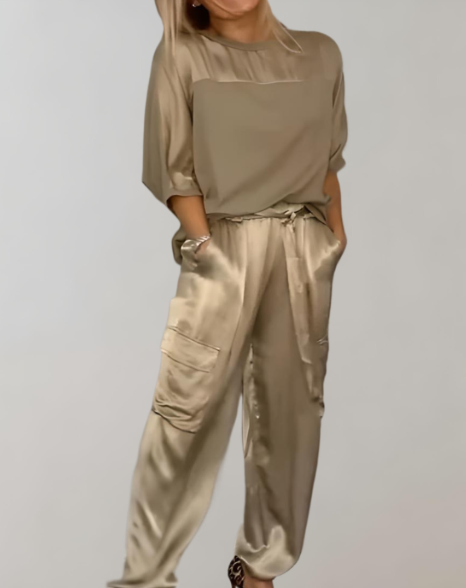 Bequemes zweiteiliges Loungewear-Set mit praktischen Taschen – Produktansicht 1