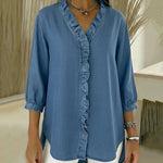 Denimbluse mit V-Ausschnitt und Volants – Produktansicht 4