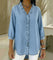 Denimbluse mit V-Ausschnitt und Volants – Produktansicht 7