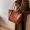 Elegante Schultertasche aus hochwertigem Material in Wickeloptik – Produktansicht 12