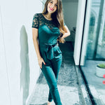 Eleganter Spitzen-Jumpsuit mit Bindegürtel – Produktansicht 4