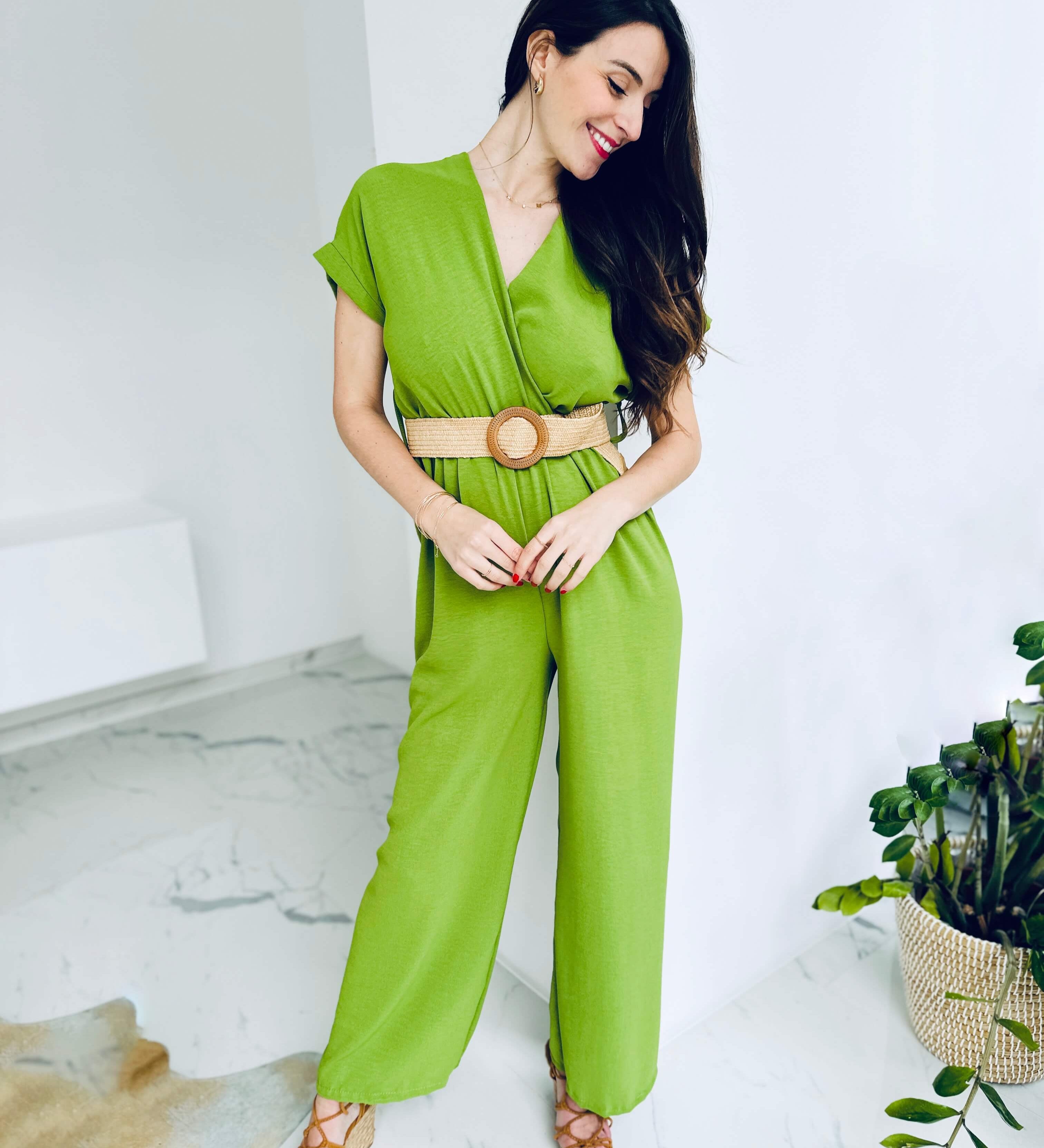 Romane | Fließender Jumpsuit mit Wickelausschnitt und Gürtel