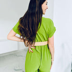 Romane | Fließender Jumpsuit mit Wickelausschnitt und Gürtel