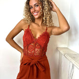 Eleganter Spitzen-Jumpsuit mit weitem Bein – Produktansicht 10