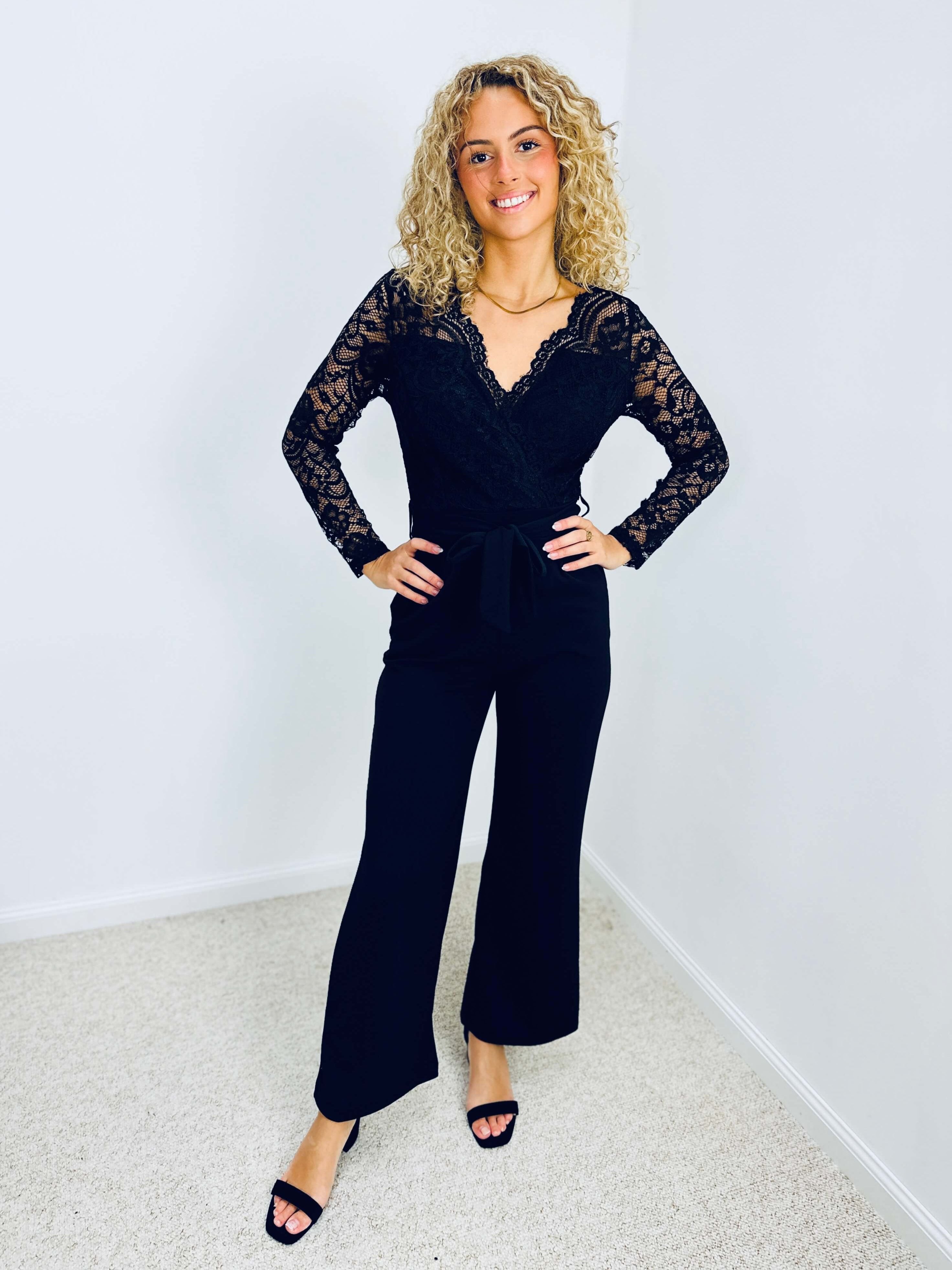 Nellie | Femininer Spitzen-Jumpsuit mit langen Ärmeln