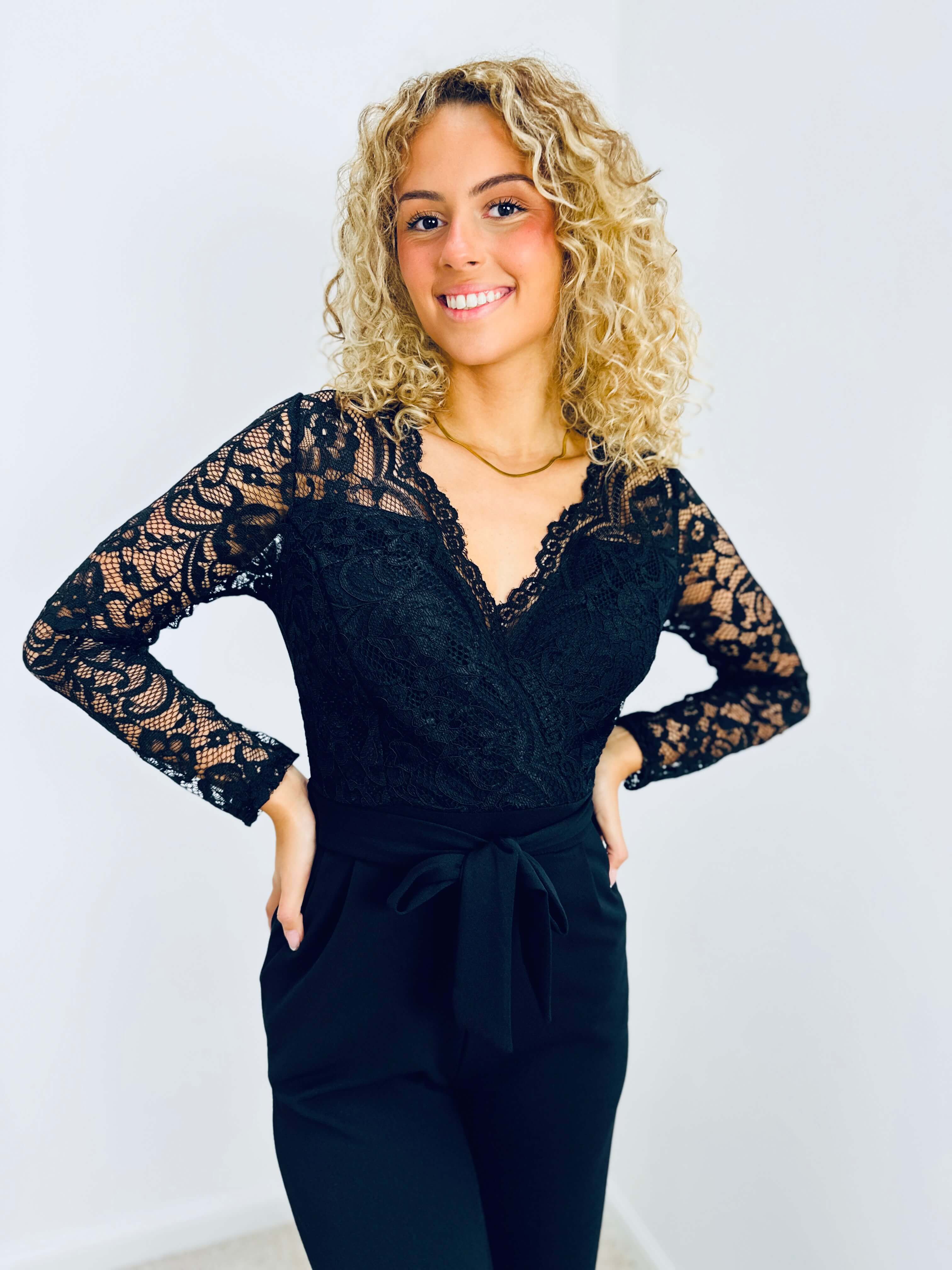 Nellie | Femininer Spitzen-Jumpsuit mit langen Ärmeln