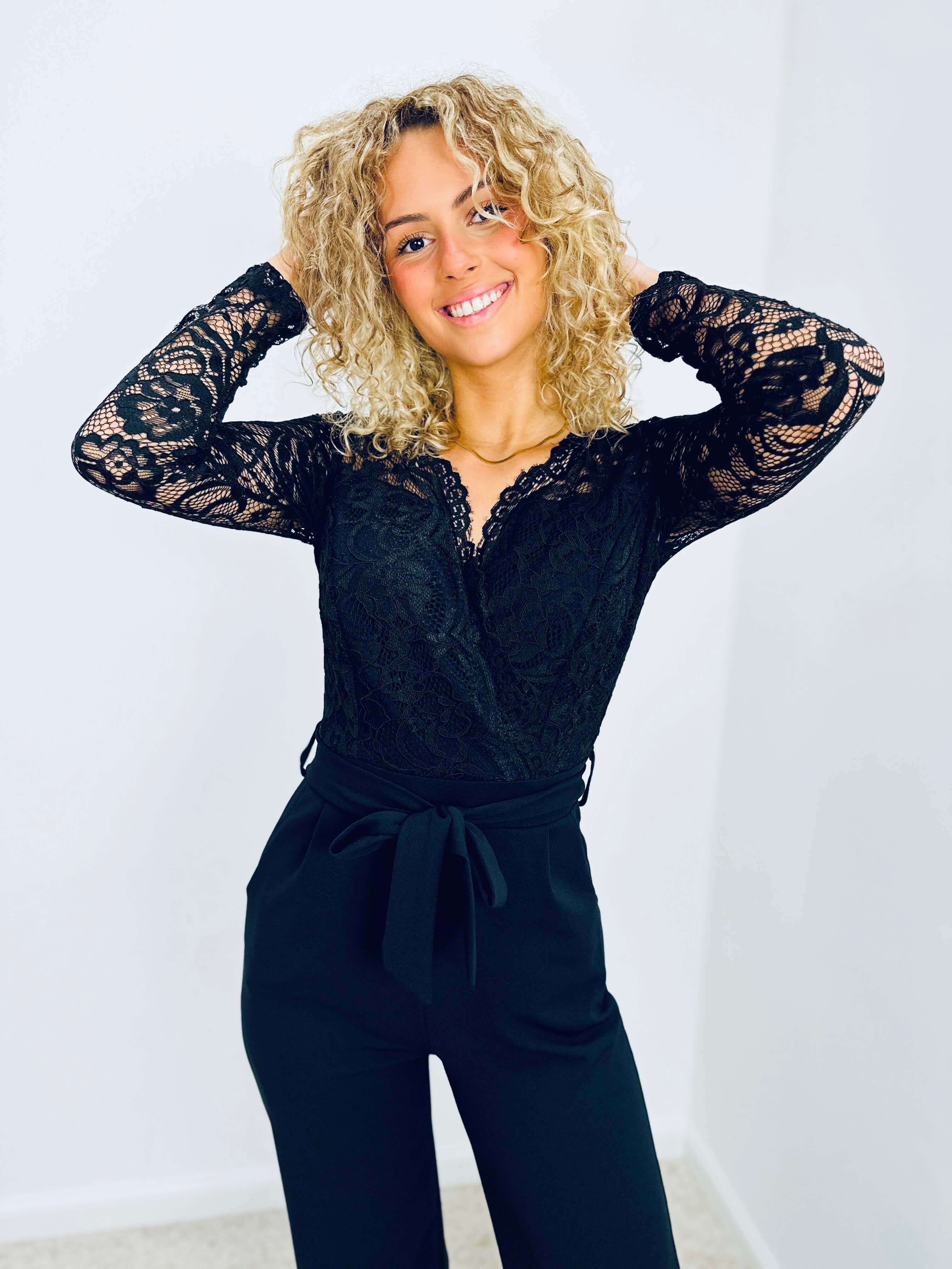 Nellie | Femininer Spitzen-Jumpsuit mit langen Ärmeln