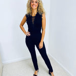 Ärmelloser Jumpsuit mit Spitzenrücken – Produktansicht 3
