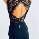 Ärmelloser Jumpsuit mit Spitzenrücken – Produktansicht 4