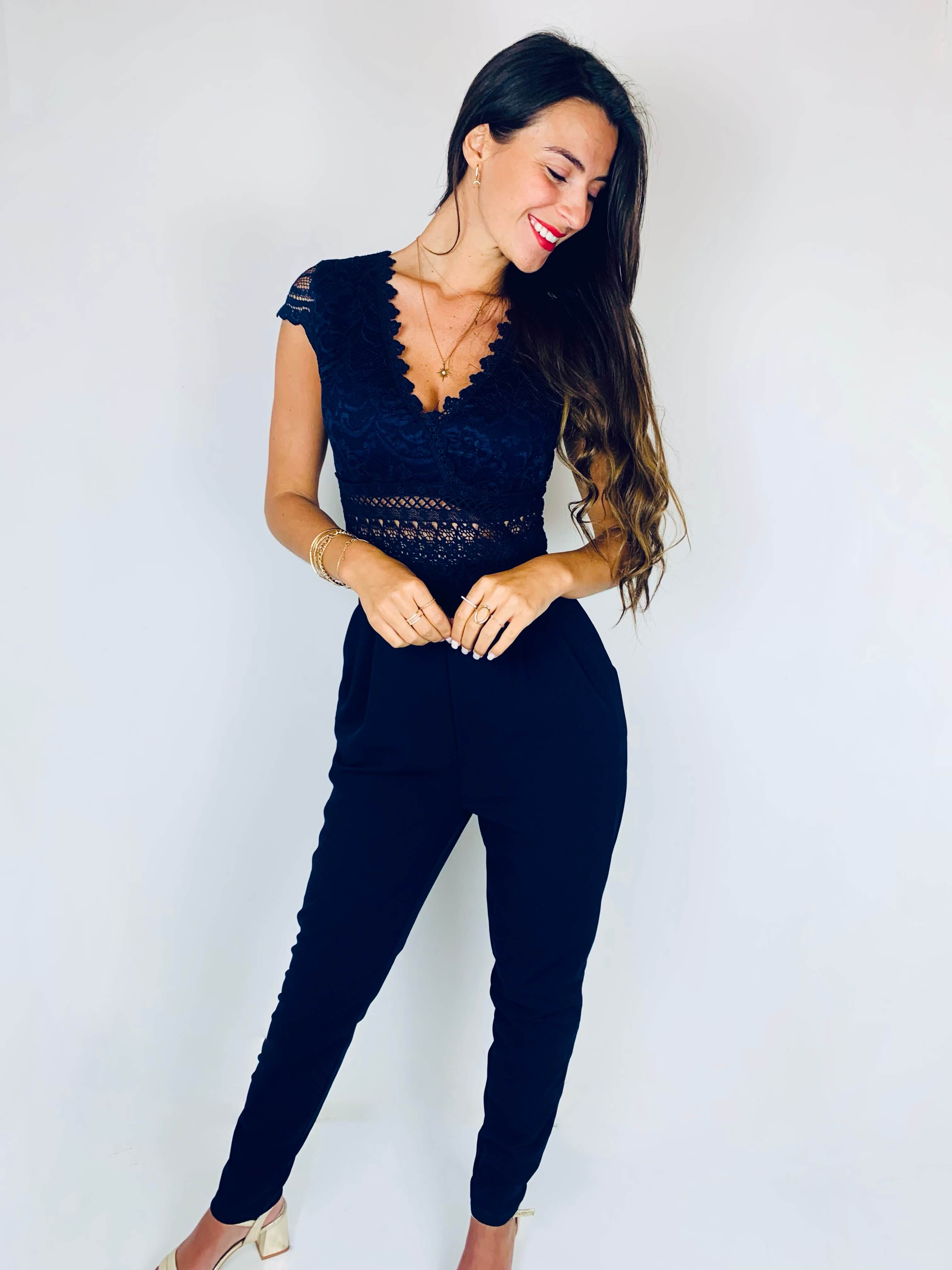 Cecile | Eleganter Spitzen-Jumpsuit mit kurzen Ärmeln
