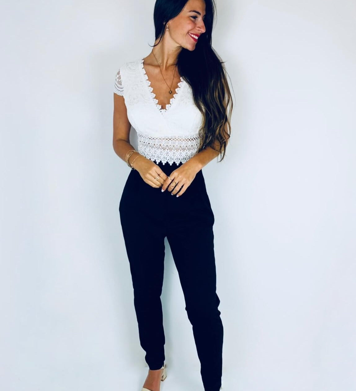 Cecile | Eleganter Spitzen-Jumpsuit mit kurzen Ärmeln