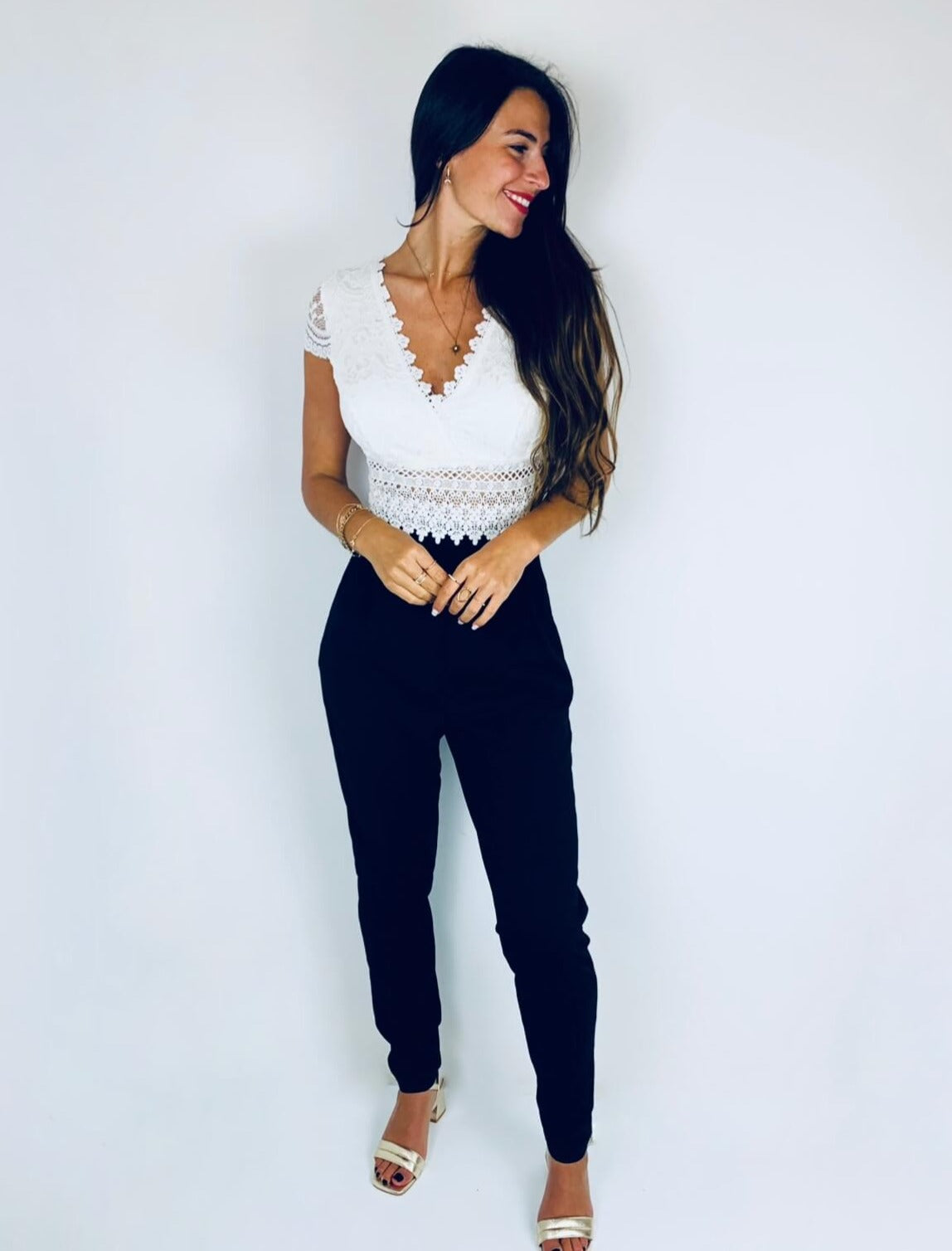 Cecile | Eleganter Spitzen-Jumpsuit mit kurzen Ärmeln