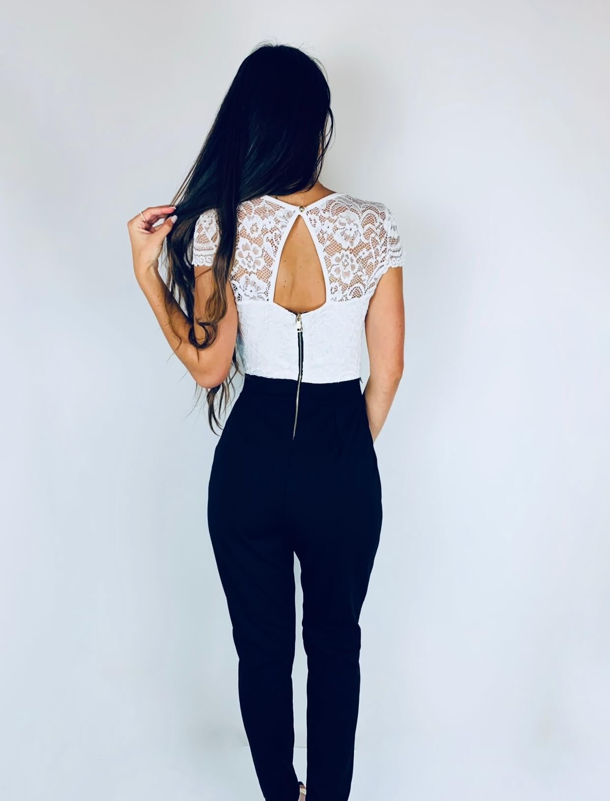 Cecile | Eleganter Spitzen-Jumpsuit mit kurzen Ärmeln