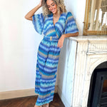 Bedruckter Jumpsuit mit Wickelausschnitt in Samtoptik – Produktansicht 3
