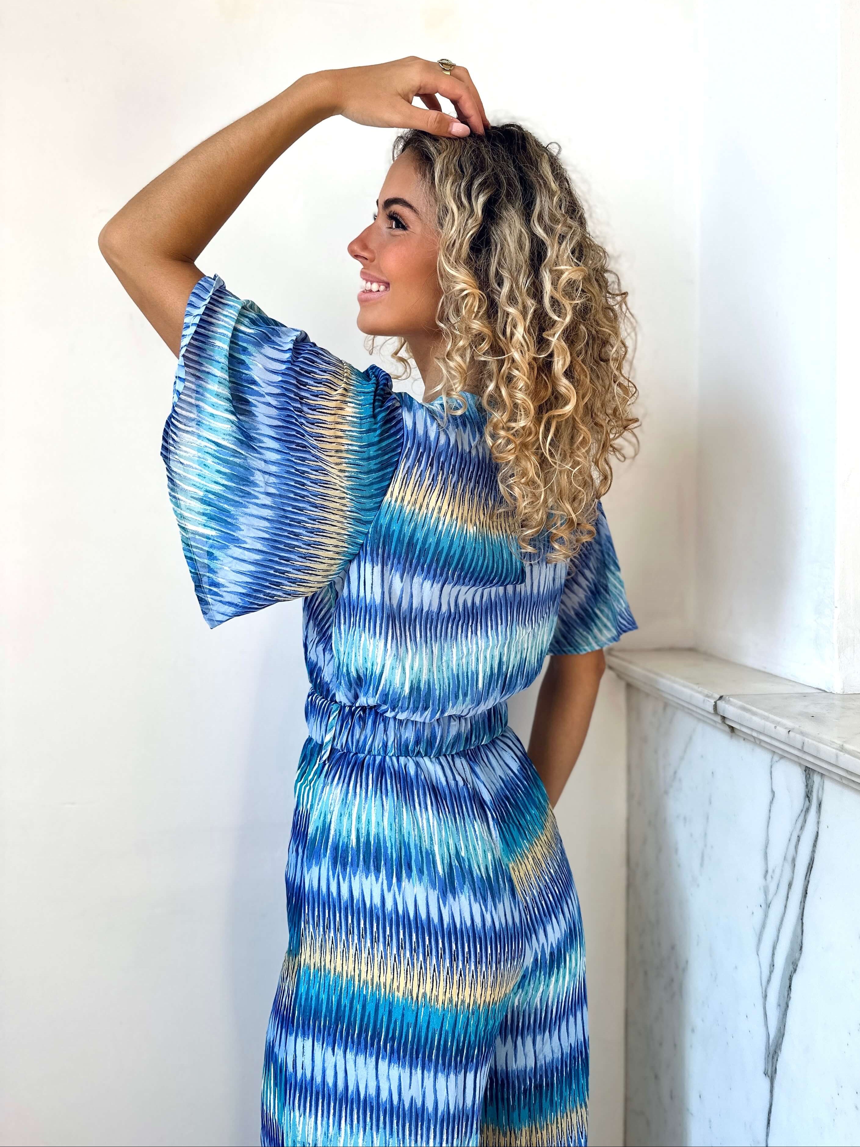 Bedruckter Jumpsuit mit Wickelausschnitt in Samtoptik – Produktansicht 4