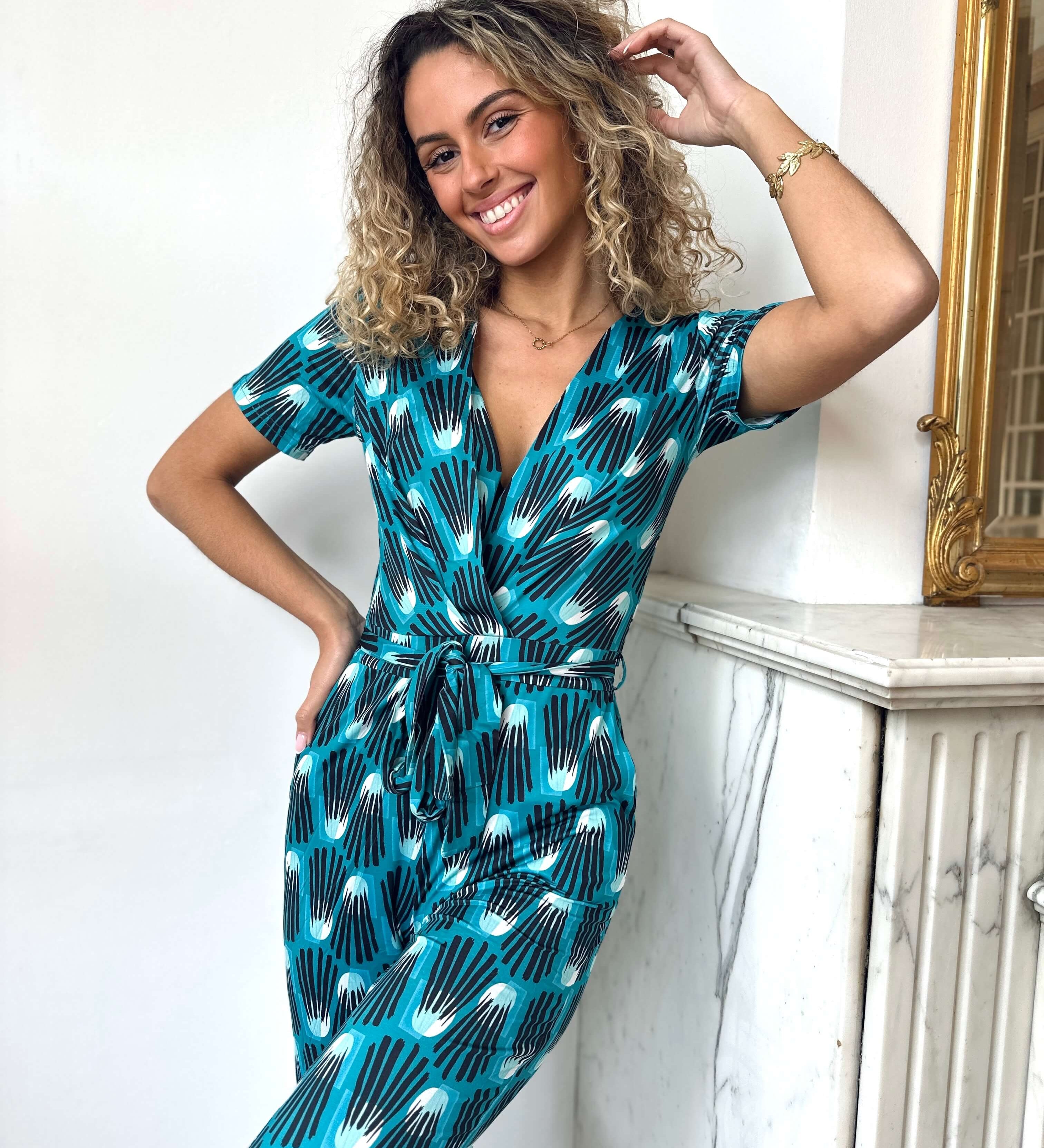 Bedruckter Jumpsuit mit Wickelausschnitt – Produktansicht 2