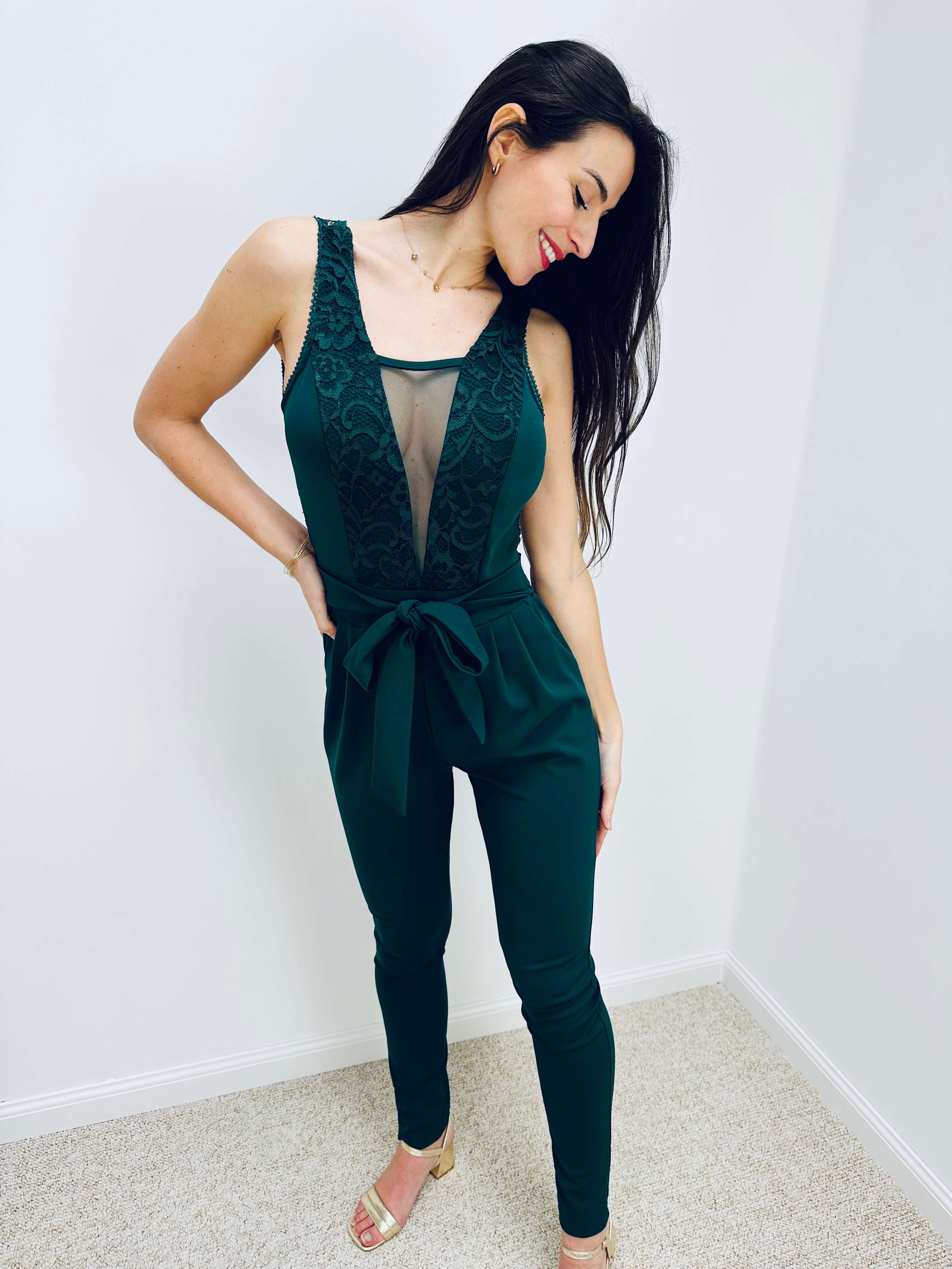 Ärmelloser Jumpsuit mit Spitzeneinsätzen – Produktansicht 5