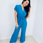 Milena | Fließender Jumpsuit mit Wickelausschnitt