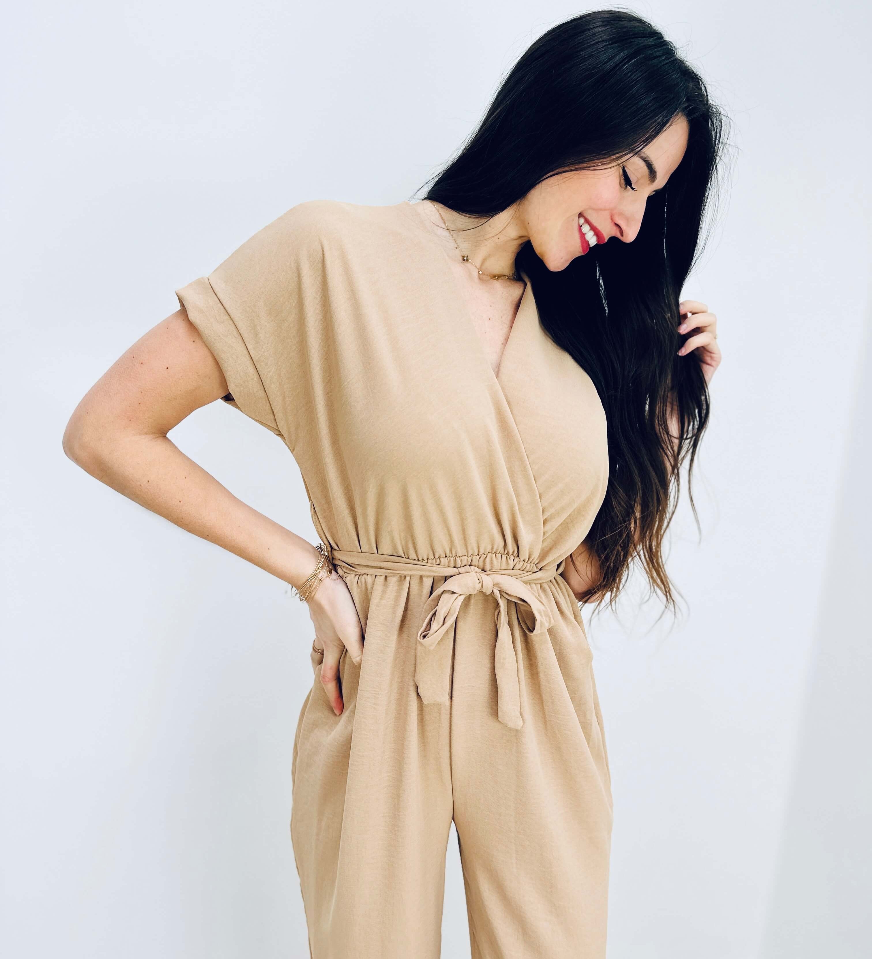 Milena | Fließender Jumpsuit mit Wickelausschnitt