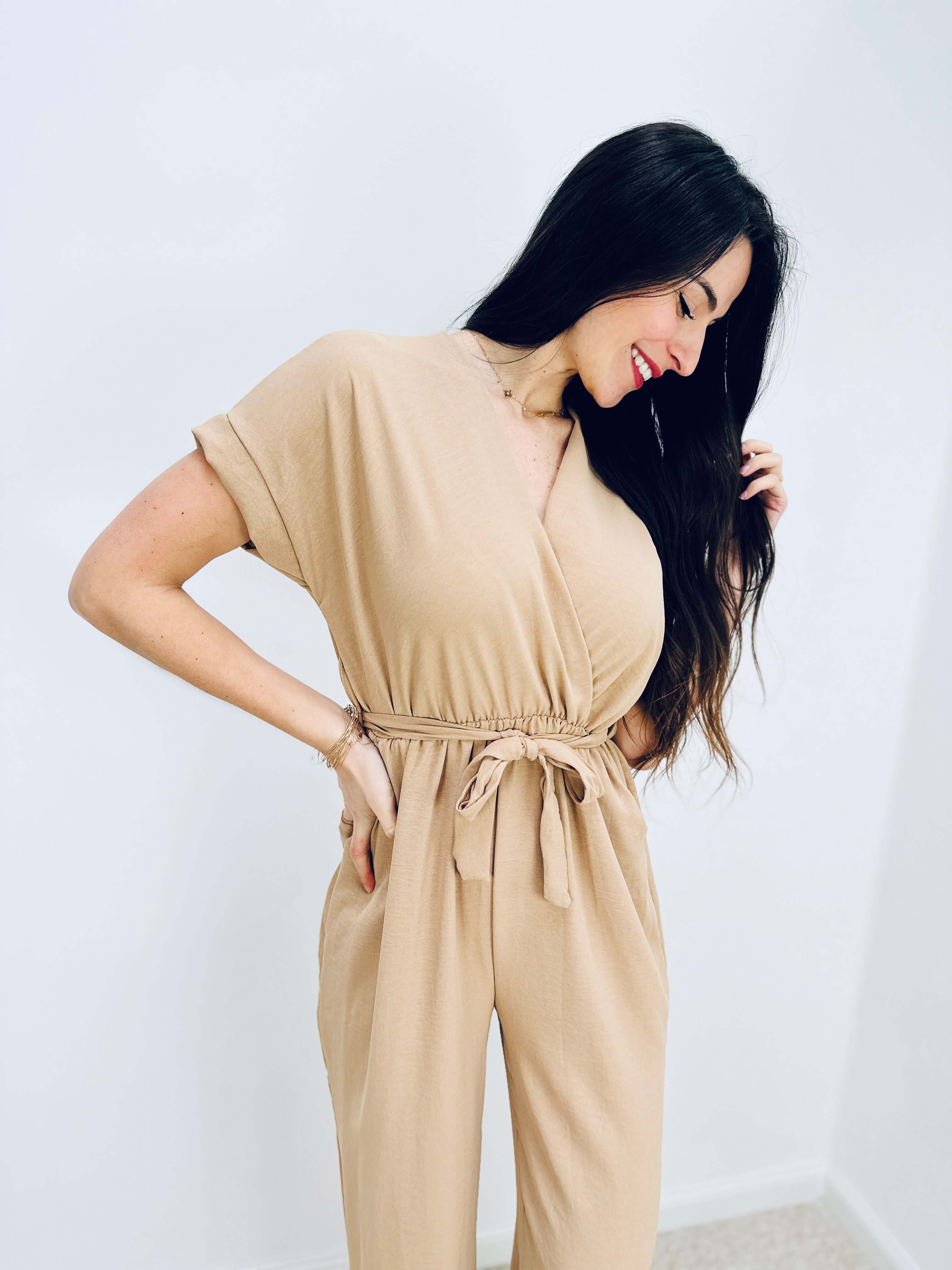 Milena | Fließender Jumpsuit mit Wickelausschnitt