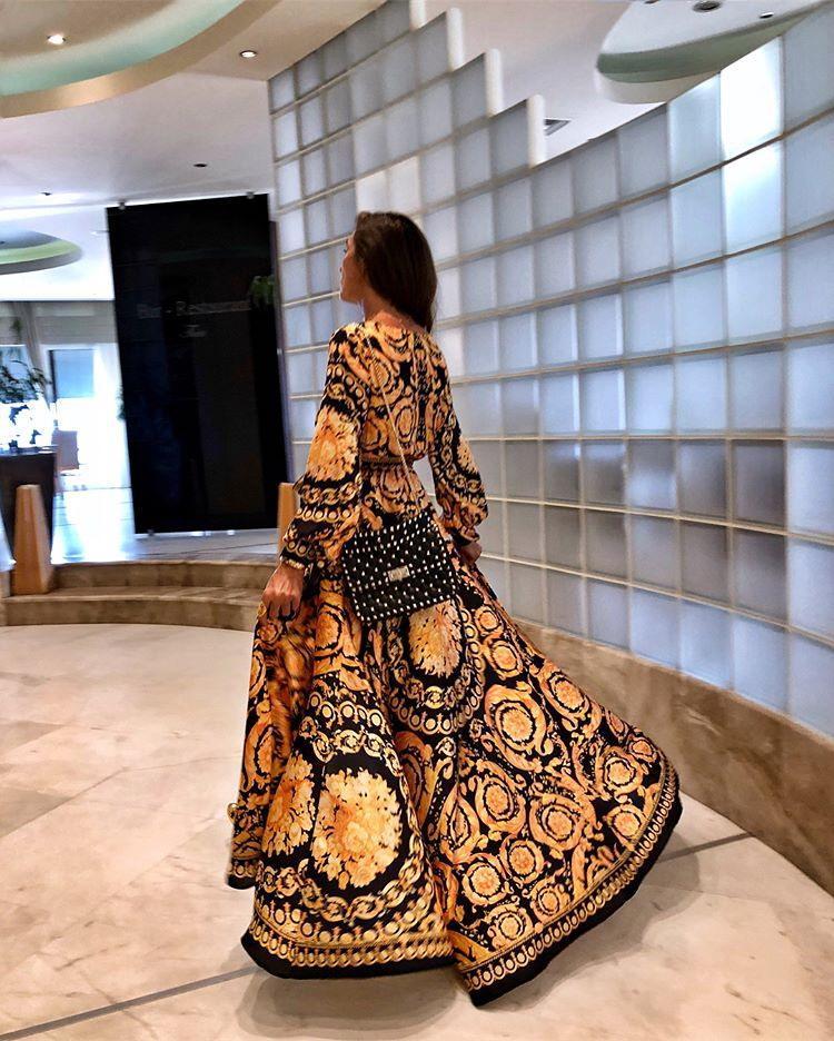 Bequemes Boho-Kleid mit buntem Druck mit Bindegürtel – Produktansicht 5
