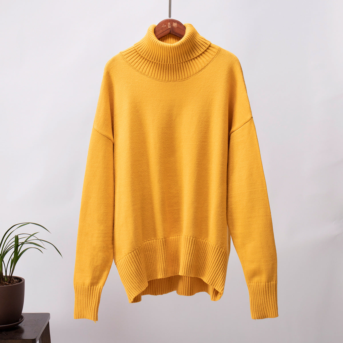 Luxuriöser weicher Rollkragenpullover mit Wollanteil – Produktansicht 14