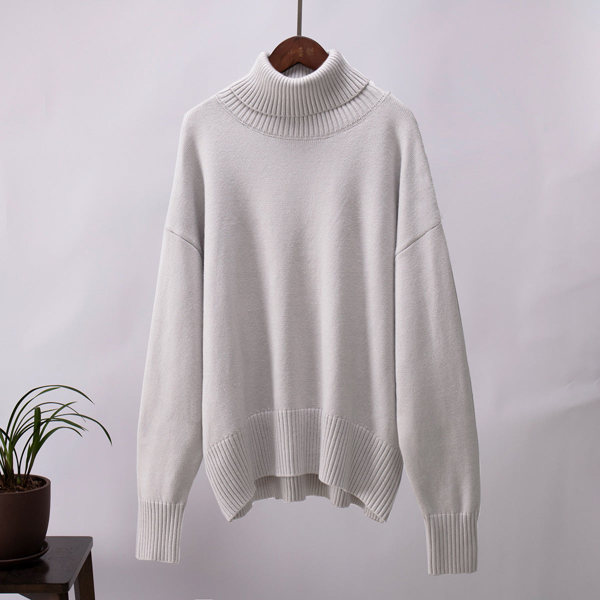 Luxuriöser weicher Rollkragenpullover mit Wollanteil – Produktansicht 4