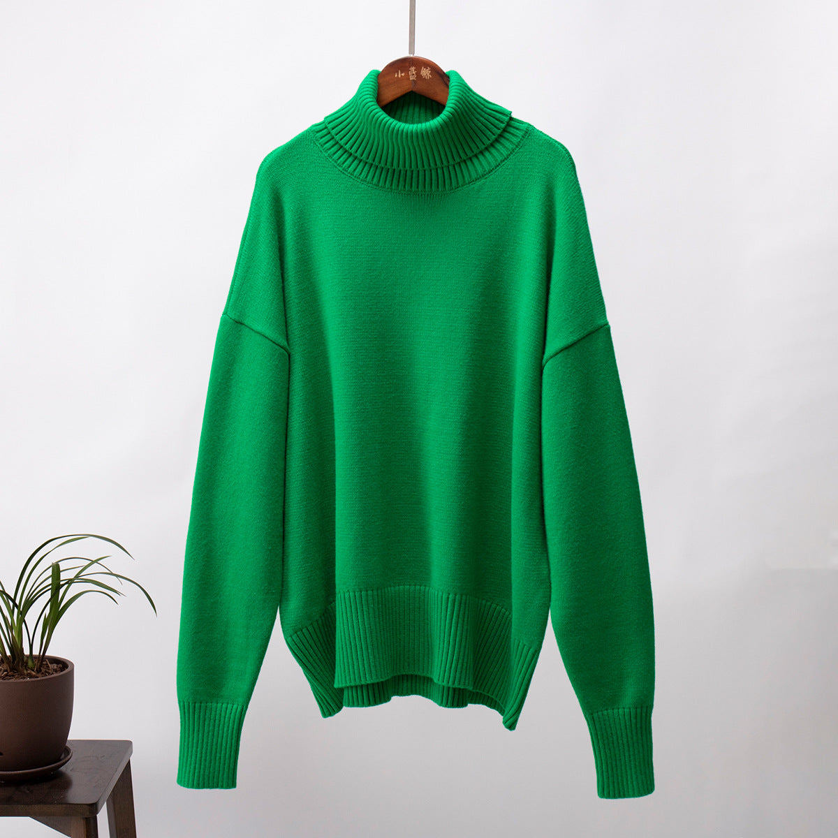Luxuriöser weicher Rollkragenpullover mit Wollanteil – Produktansicht 10
