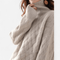 Luxuriöser Rollkragenpullover aus weichem Strick – Produktansicht 4
