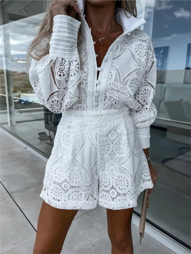 Elegantes zweiteiliges Ensemble mit Kleid mit Spitzendetails – Produktansicht 2