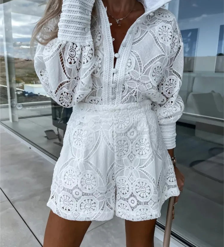 Elegantes zweiteiliges Ensemble mit Kleid mit Spitzendetails – Produktansicht 2