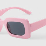 Sonnenbrille mit UV400-Gläsern und klarer Form – Produktansicht 12