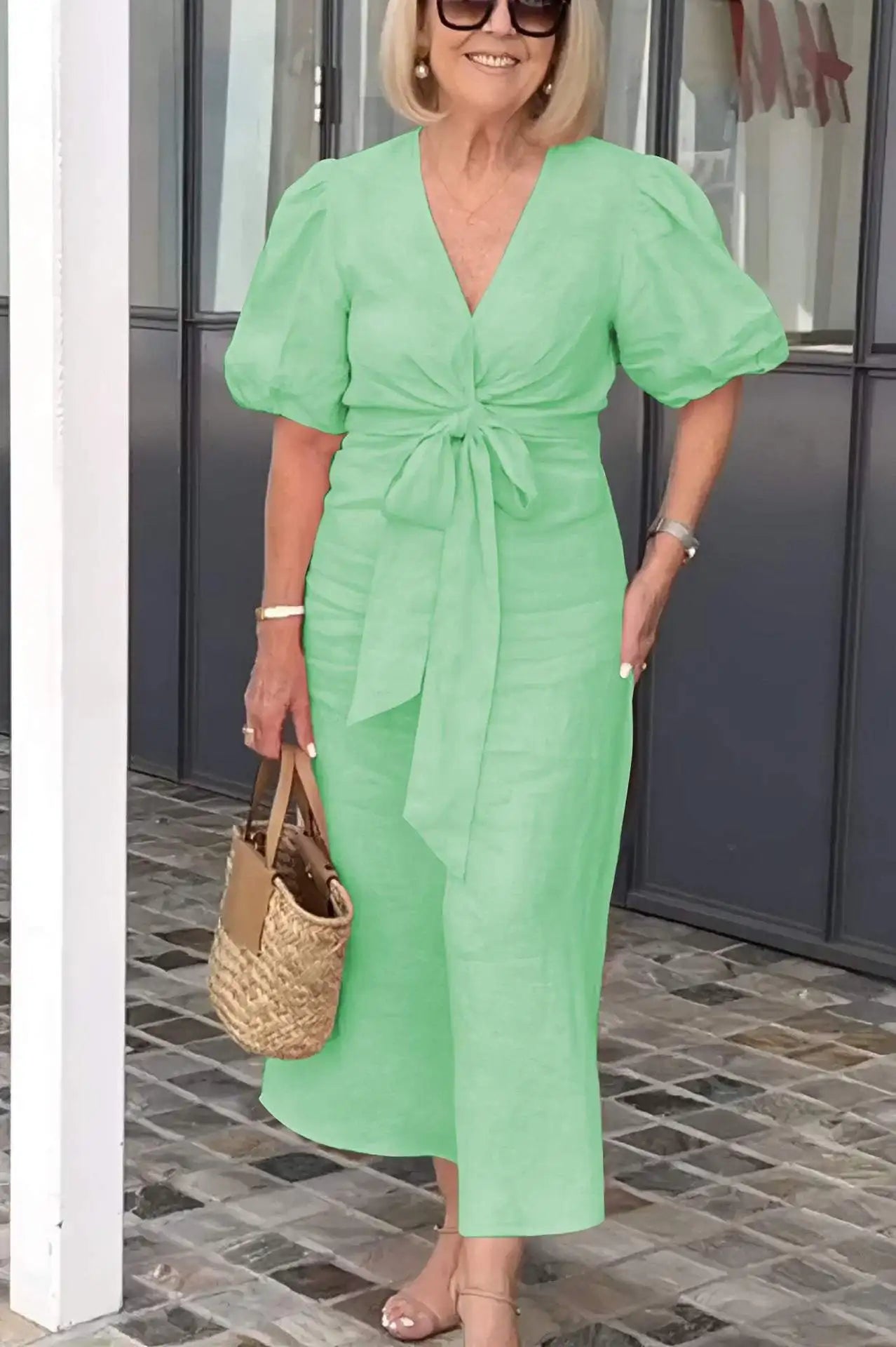 Elegantes Midikleid mit V-Ausschnitt – Produktansicht 9