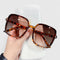 Sonnenbrille mit eckiger Fassung für jeden Tag – Produktansicht 3