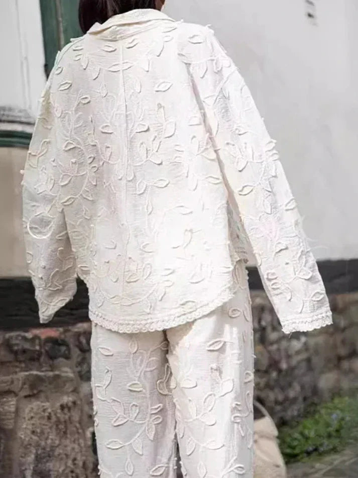 Elegantes Set aus Oberteil und Hose mit feiner Stickerei – Produktansicht 4
