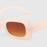 Sonnenbrille mit UV400-Gläsern und klarer Form – Produktansicht 4