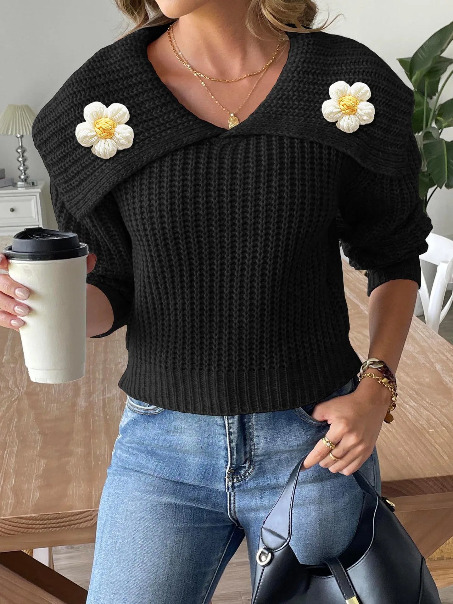 Eleganter Pullover mit verspieltem Blütenkragen – Produktansicht 4