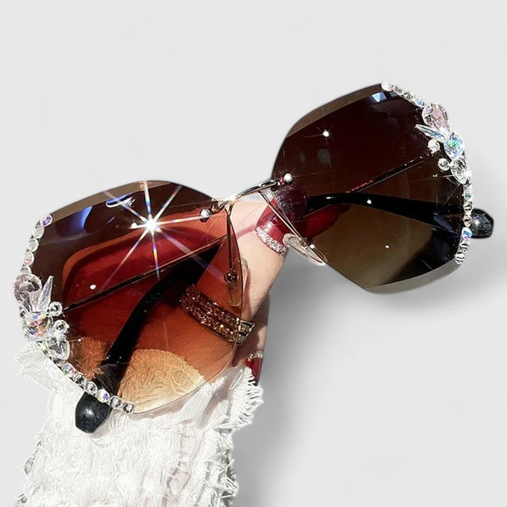 Stilvolle Sonnenbrille für jeden Anlass mit funkelnden Details – Produktansicht 4