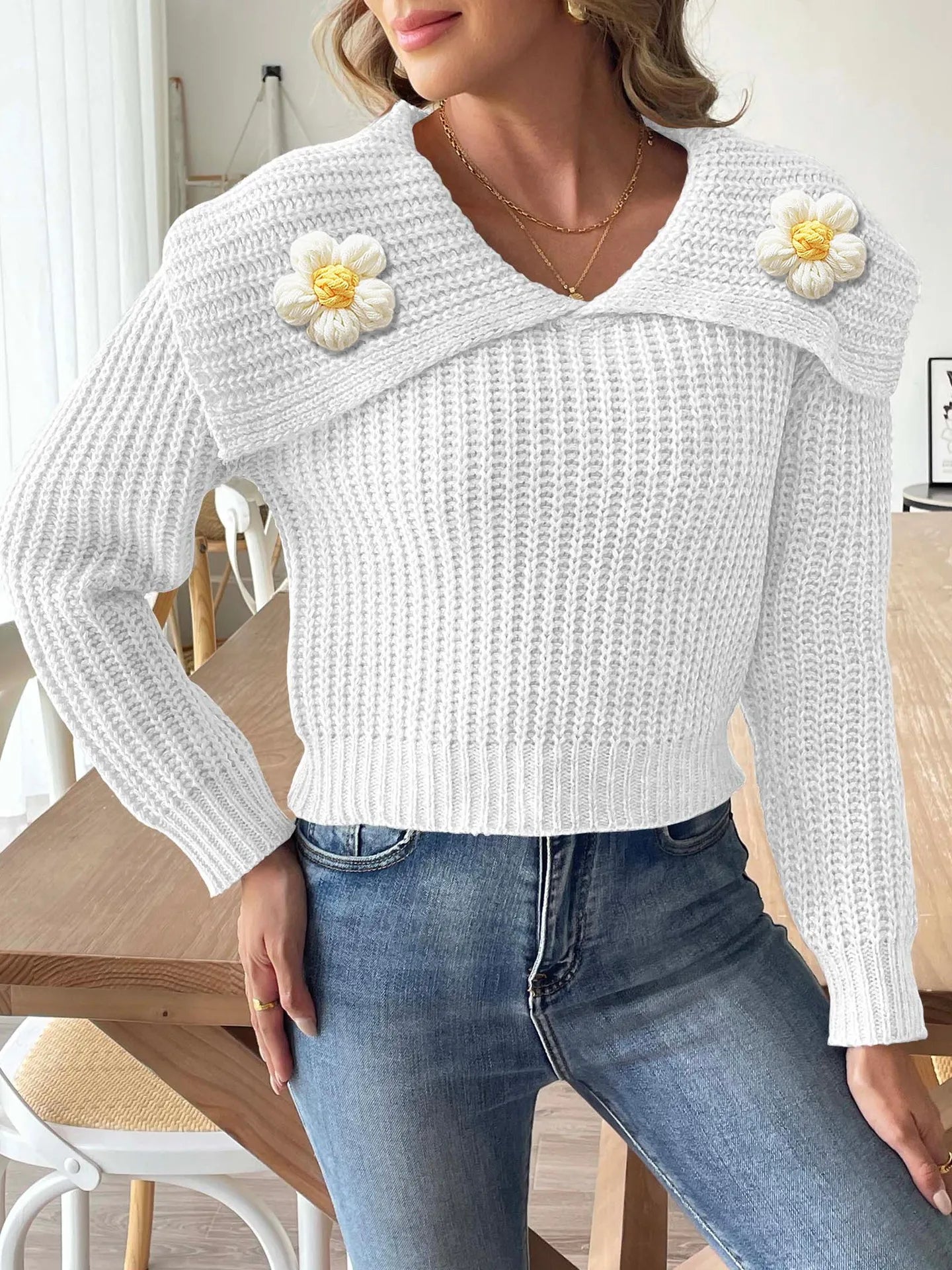 Eleganter Pullover mit verspieltem Blütenkragen – Produktansicht 8