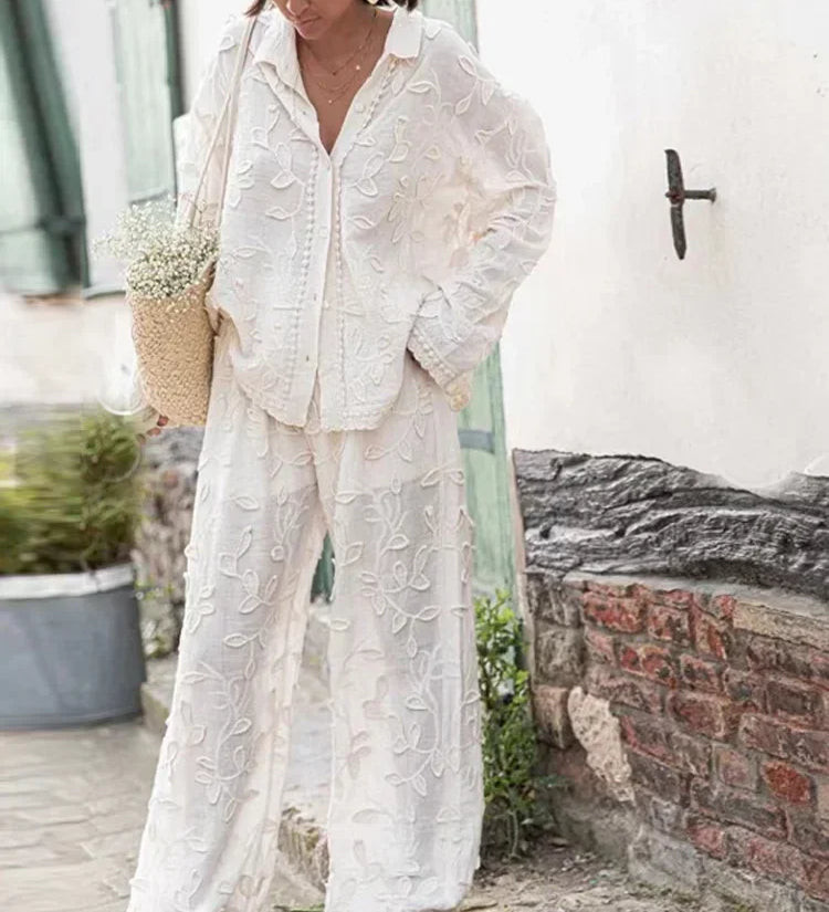 Elegantes Set aus Oberteil und Hose mit feiner Stickerei – Produktansicht 1