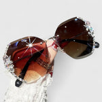 Stilvolle Sonnenbrille für jeden Anlass mit funkelnden Details – Produktansicht 9