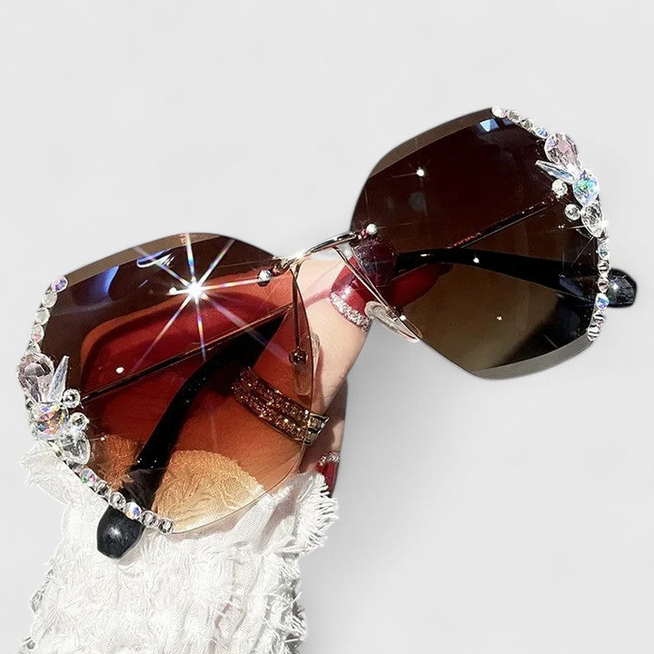 Stilvolle Sonnenbrille für jeden Anlass mit funkelnden Details – Produktansicht 9