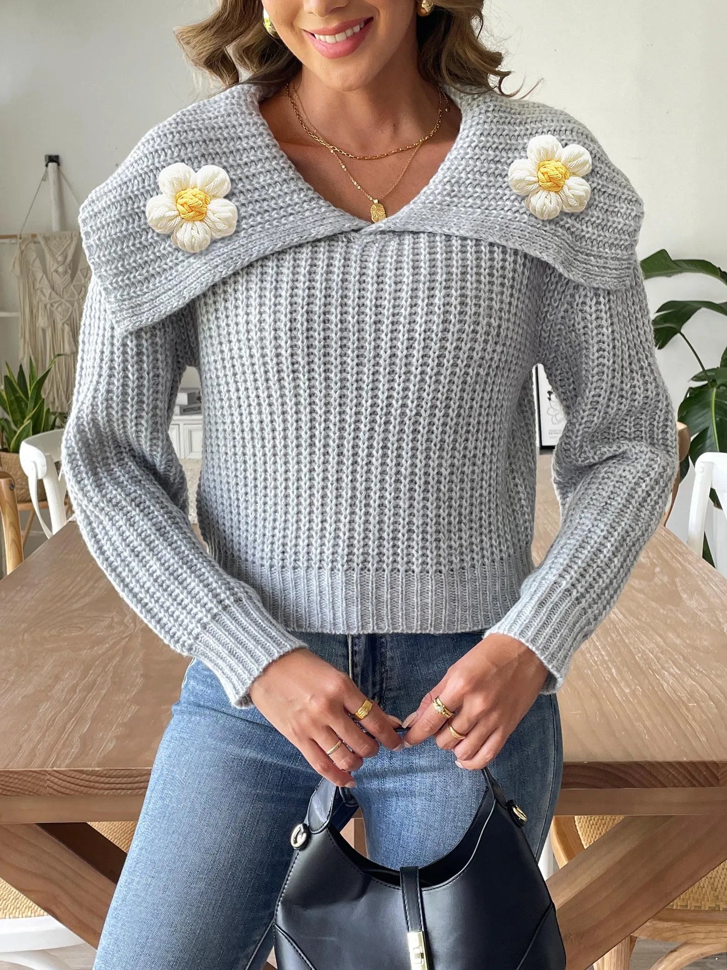 Eleganter Pullover mit verspieltem Blütenkragen – Produktansicht 10