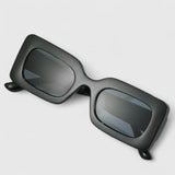 Sonnenbrille mit UV400-Gläsern und klarer Form – Produktansicht 8