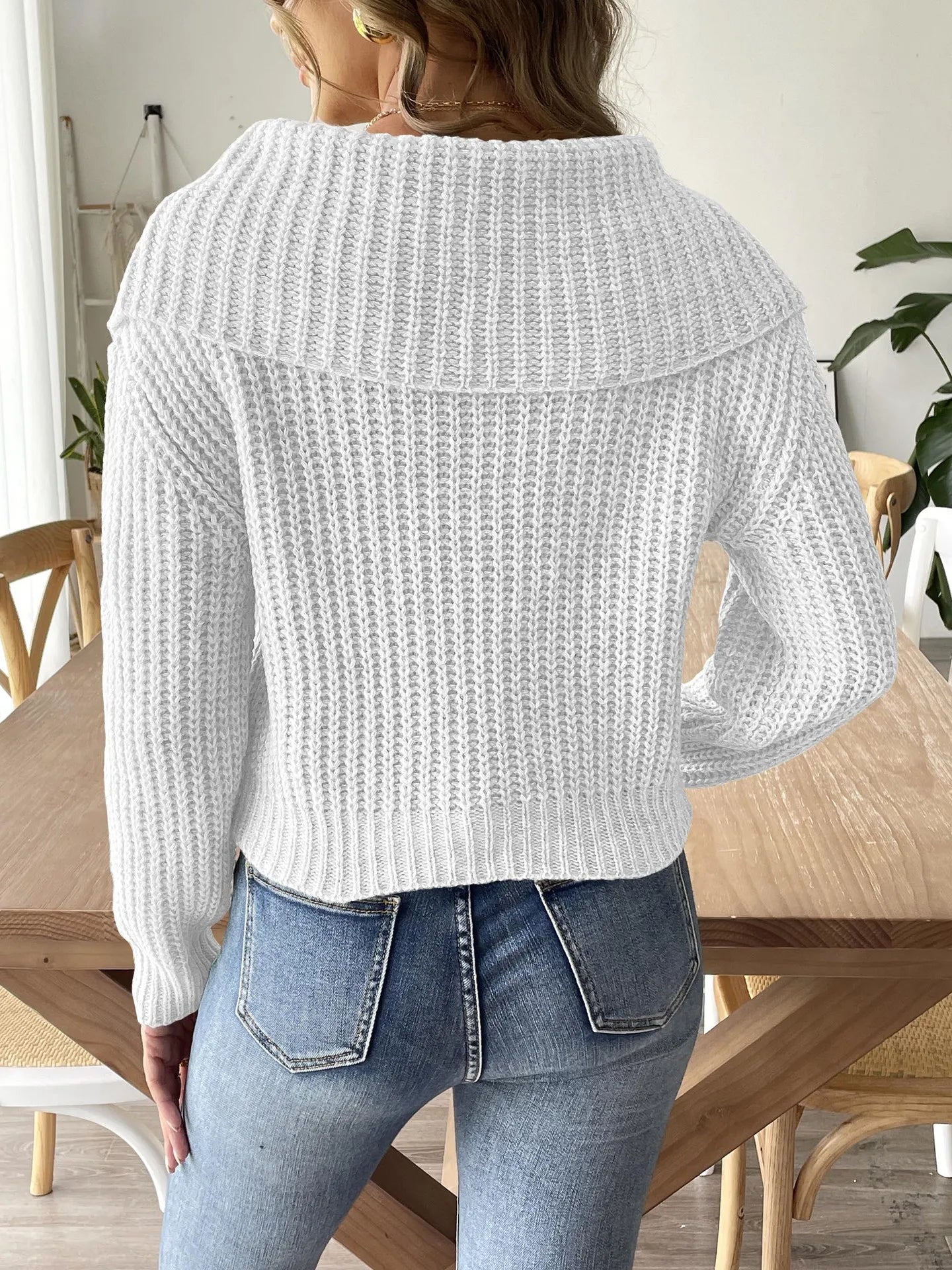 Eleganter Pullover mit verspieltem Blütenkragen – Produktansicht 9
